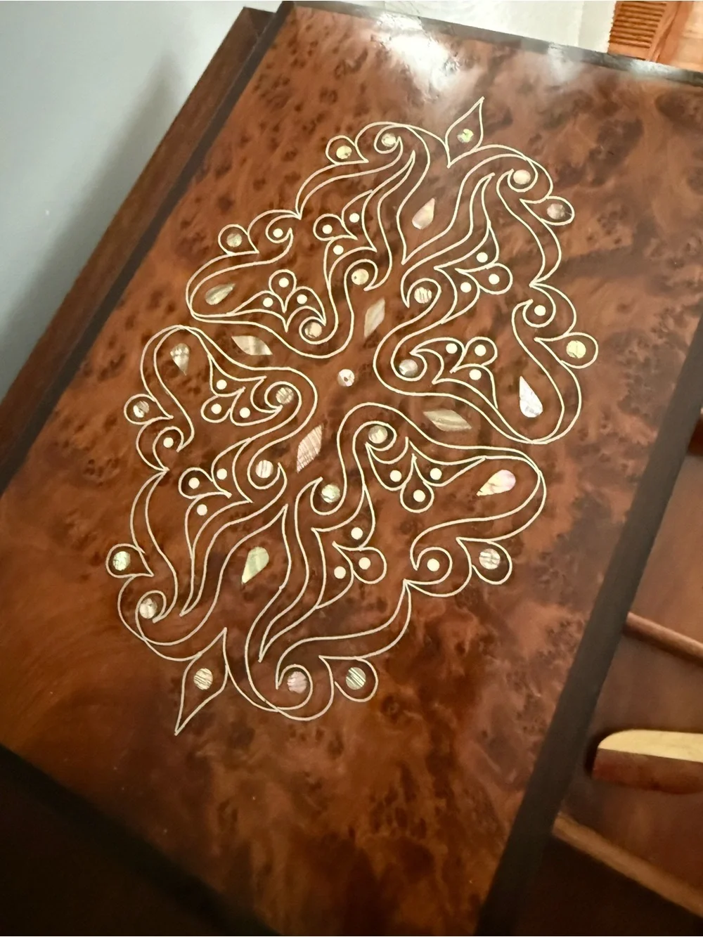 Moroccan Burl Wood Inlay Jewelry Box with Mother-of-Pearl Motif Thuya